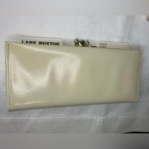 Lady Buxton Vintage Ivory Cream Wallet